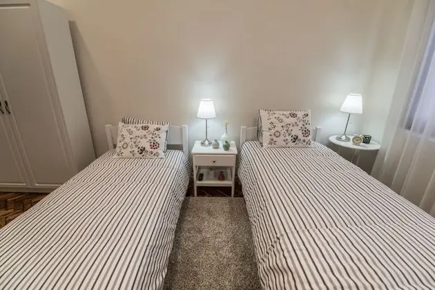 Üç Kişilik Oda, Ortak Banyo (connected room)
