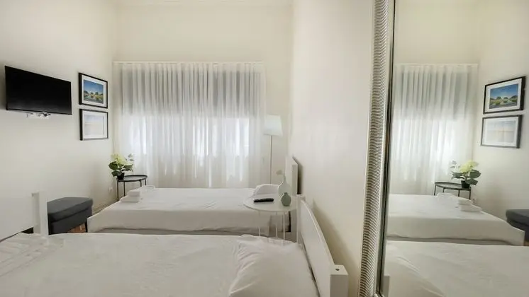 Üç Kişilik Oda, Ortak Banyo (connected room)