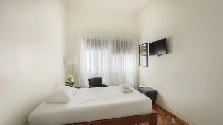 Üç Kişilik Oda, Ortak Banyo (connected room)
