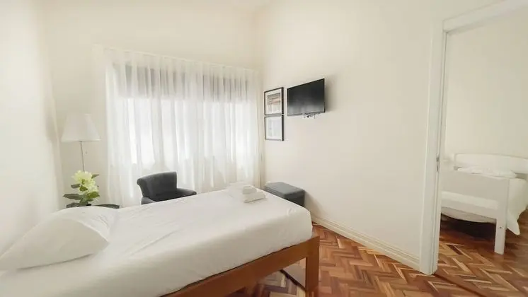 Üç Kişilik Oda, Ortak Banyo (connected room)