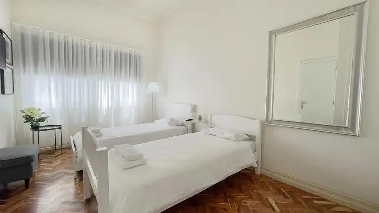 Üç Kişilik Oda, Ortak Banyo (connected room)