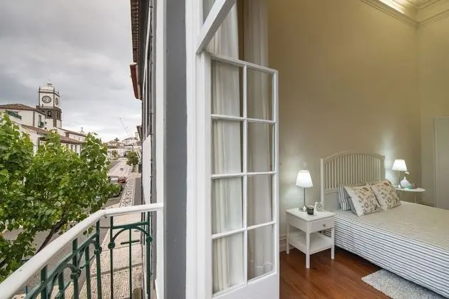 Üç Kişilik Oda, Ortak Banyo (connected room)