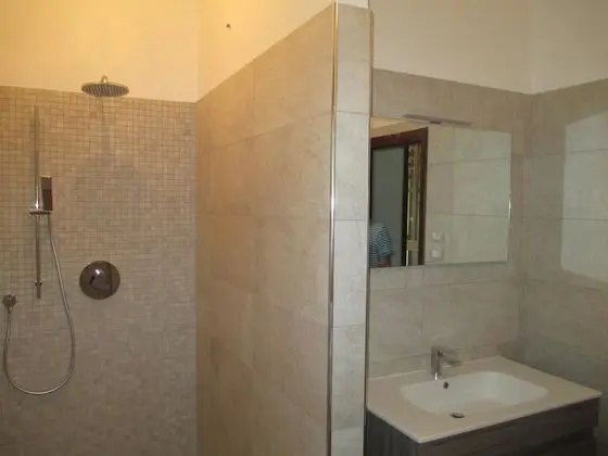 Tek Büyük Yataklı Oda, Ortak Banyo