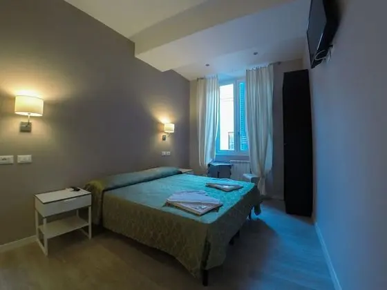 Tek Büyük veya İki Ayrı Yataklı Oda, Ortak Banyo