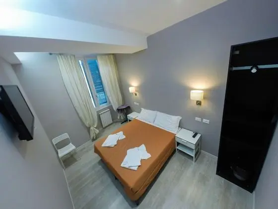 Tek Büyük Yataklı Oda, Ortak Banyo