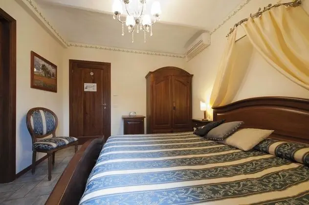 Büyük Yataklı Tek Kişilik Oda