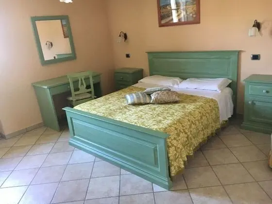 Büyük Yataklı Tek Kişilik Oda