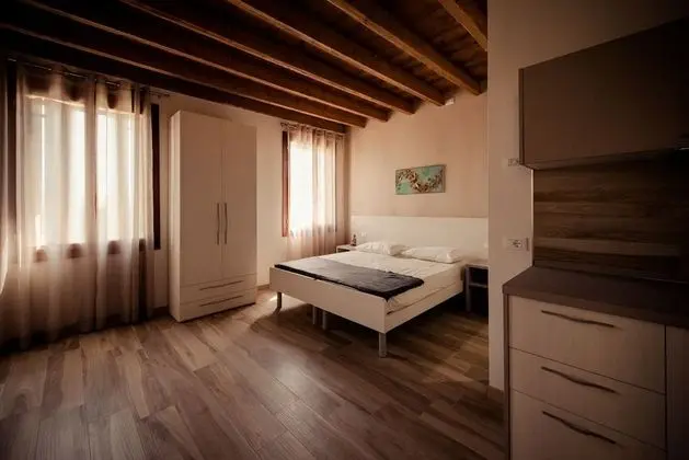 Deluxe Tek Büyük Yataklı Oda, Veranda, Bahçe Manzaralı