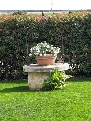 Deluxe Tek Büyük Yataklı Oda, Veranda, Bahçe Manzaralı