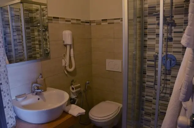 Economy Tek Büyük Yataklı Oda, Balkon, Kısmi Deniz Manzaralı