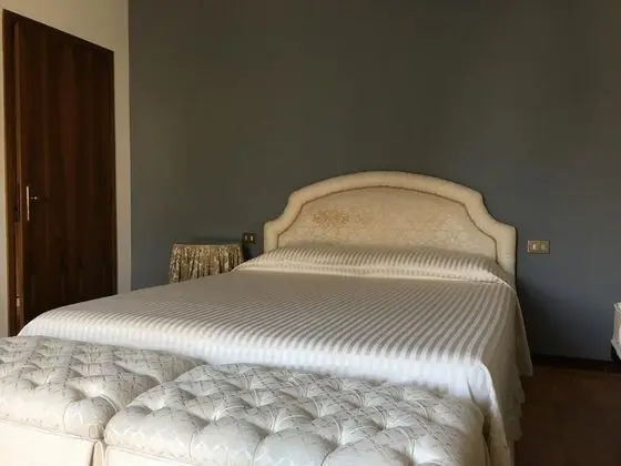 Tek Büyük veya İki Ayrı Yataklı Oda, Ortak Banyo (2)