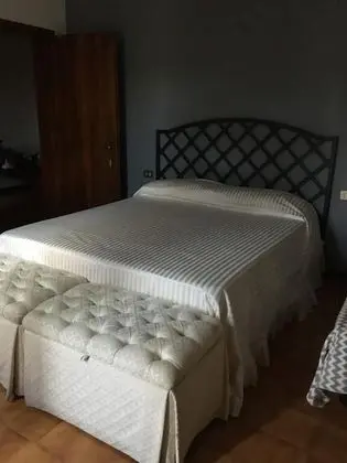 Tek Büyük veya İki Ayrı Yataklı Oda, Ortak Banyo (2)