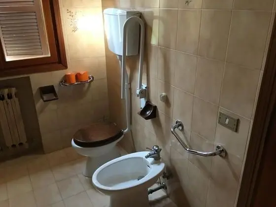 Tek Büyük veya İki Ayrı Yataklı Oda, Ortak Banyo (2)