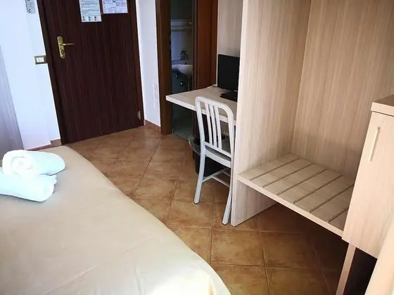 Basic Tek Büyük Yataklı Oda