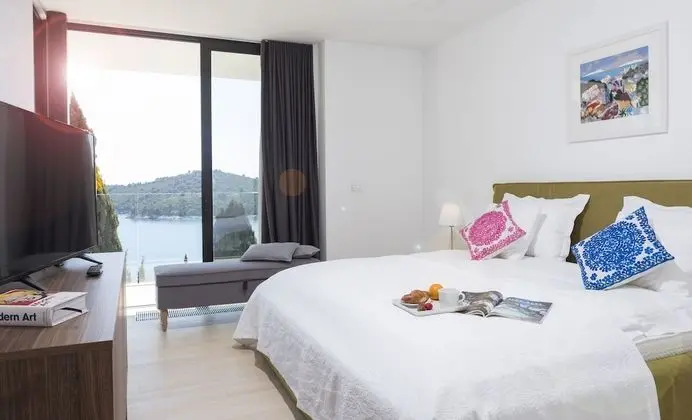 Exclusive Three Bedroom Apartment with Sea view and Balcony