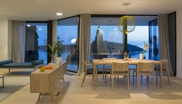 Exclusive Three Bedroom Apartment with Sea view and Balcony