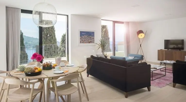 Luxury Two Bedroom Apartment with Terrace and Sea View