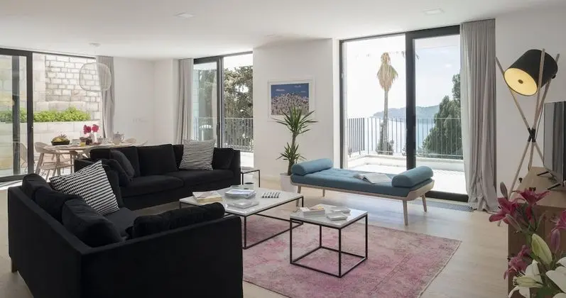 Luxury Two Bedroom Apartment with Terrace and Sea View