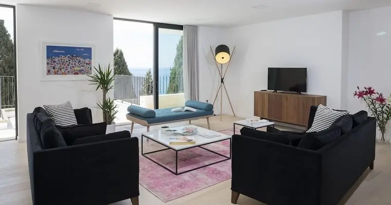 Luxury Two Bedroom Apartment with Terrace and Sea View