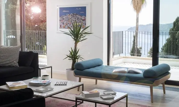Luxury Two Bedroom Apartment with Terrace and Sea View