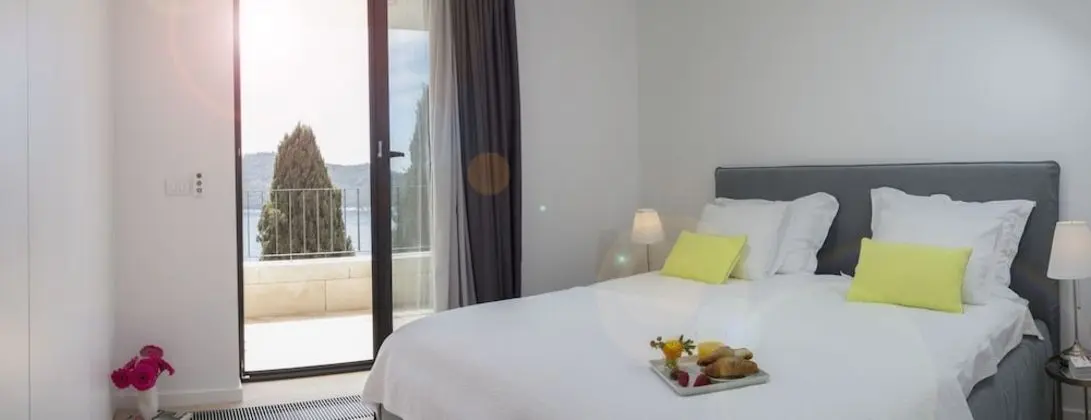 Luxury Two Bedroom Apartment with Terrace and Sea View