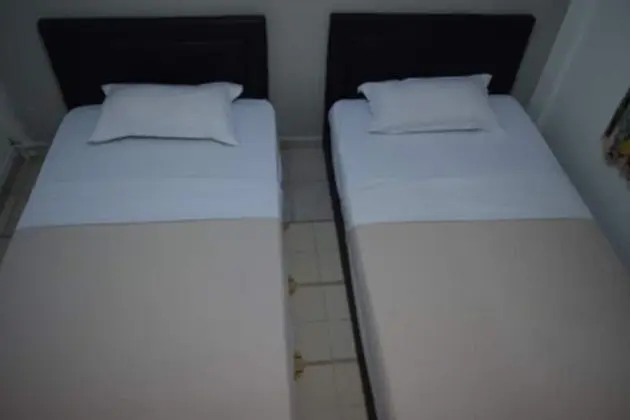 İki Ayrı Yataklı Oda, 2 Tek Kişilik Yatak, Ortak Banyo