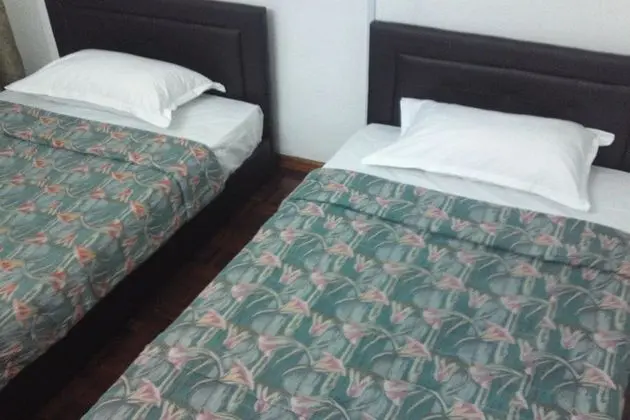 İki Ayrı Yataklı Oda, 2 Tek Kişilik Yatak, Ortak Banyo