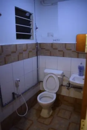 Tek Büyük Yataklı Oda, Ortak Banyo