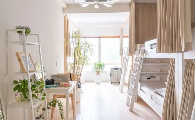 Ortak Ranzalı Oda, Sadece kadınlar için, Sigara İçilmez