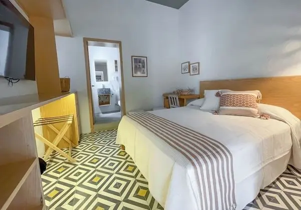 Design Tek Büyük Yataklı Oda, 1 Çift Kişilik Yatak, Ortak Banyo