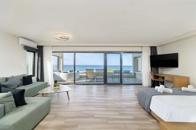 Deluxe Süit, Sıcak Su Havuzu, Deniz Manzaralı (Panoramic)