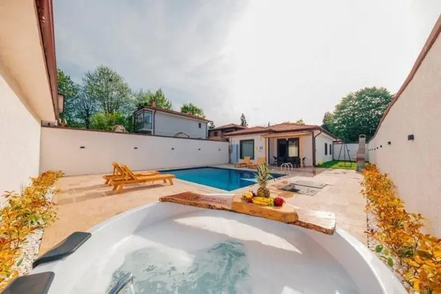 Deluxe Villa, Avlu Manzaralı