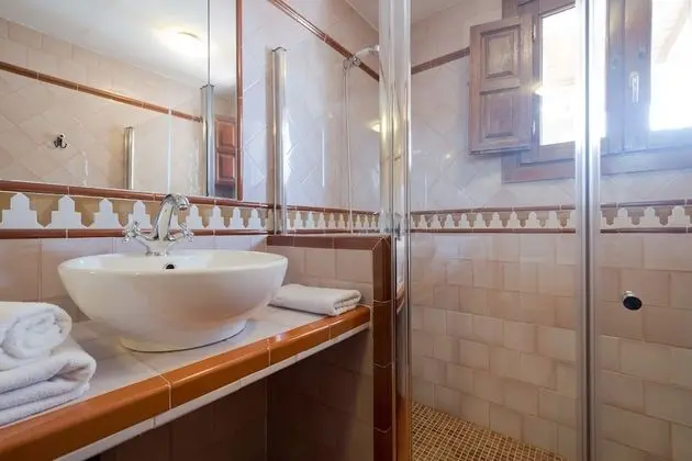 Deluxe Tek Büyük Yataklı Oda, Özel Banyo, Şehir Manzaralı (Alhambra)