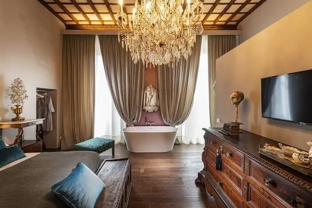 Deluxe Tek Büyük Yataklı Oda