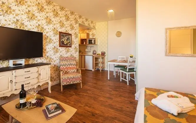 Deluxe Stüdyo, Sigara İçilmez