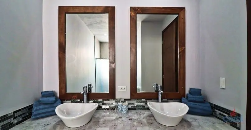 Ev