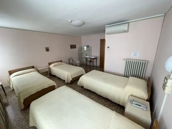 Economy Dört Kişilik Oda, Özel Banyo (External)