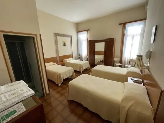 Standard Dört Kişilik Oda, Banyolu/Duşlu, Kanal Manzaralı