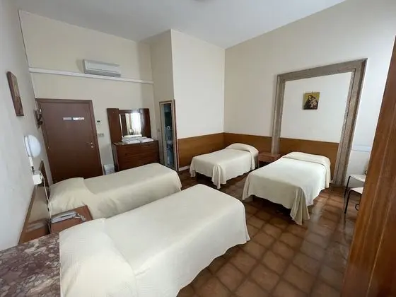 Standard Dört Kişilik Oda, Banyolu/Duşlu, Kanal Manzaralı