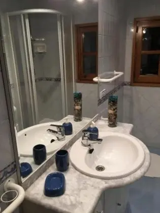 Tek Büyük Yataklı Oda, Ortak Banyo