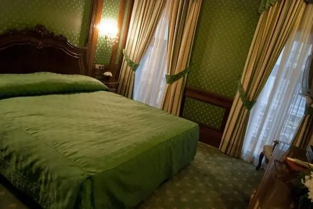 Inner Garden Room