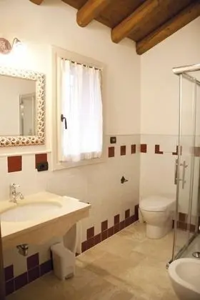 Tek Büyük veya İki Ayrı Yataklı Oda, Bahçe Manzaralı
