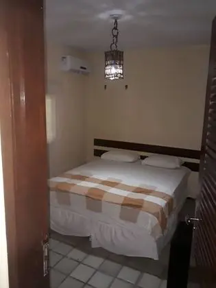 Quarto triplo básico com  ar condicionado