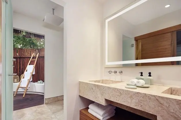Bungalov, Denize Sıfır (Master)