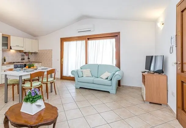 Family Apart Daire, 1 Çift Kişilik Yatak ve Çekyat (Casa Chià 1)