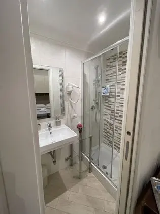 Business Tek Büyük Yataklı Oda