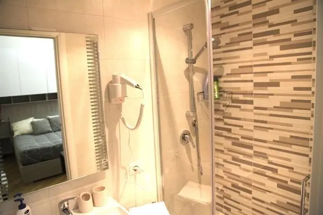 Business Tek Büyük Yataklı Oda