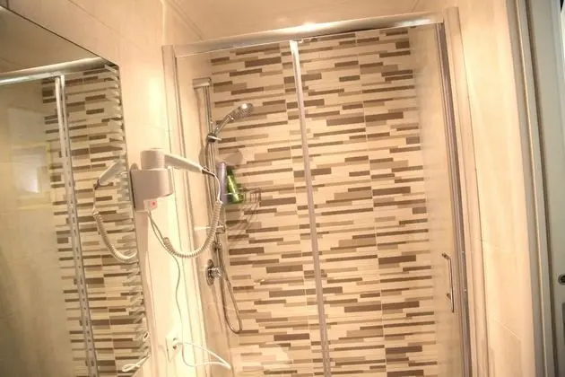 Business Tek Büyük Yataklı Oda