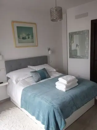 Tek Büyük Yataklı Oda, Avlu