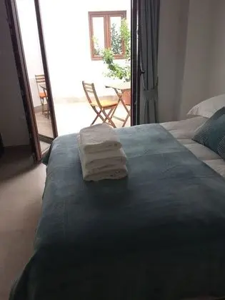 Tek Büyük Yataklı Oda, Avlu